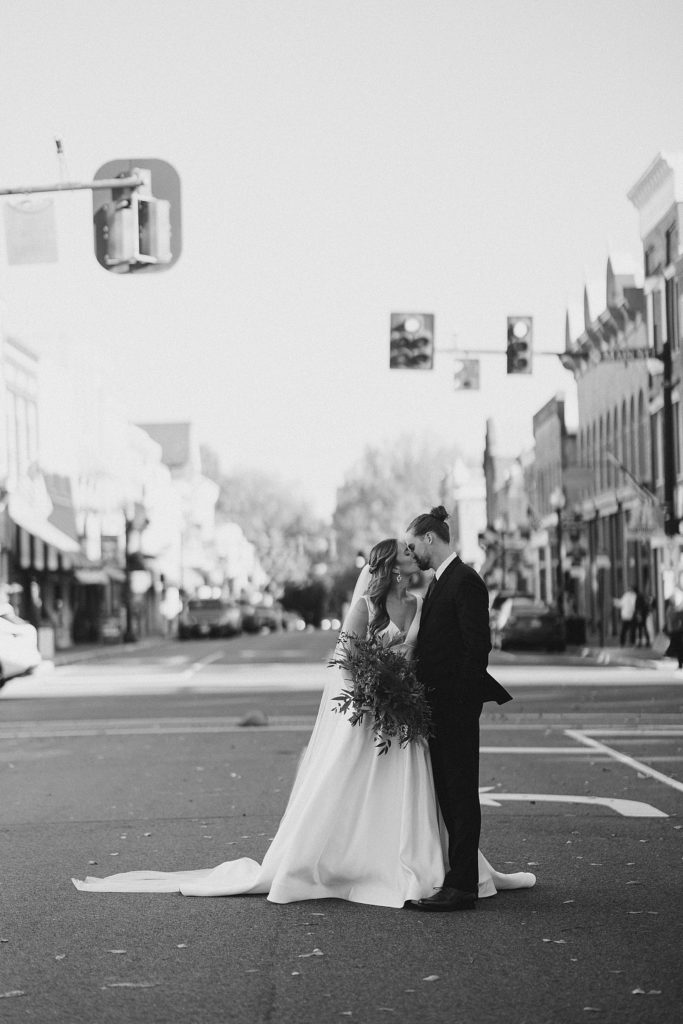 fall wedding in virginia with black and white colors