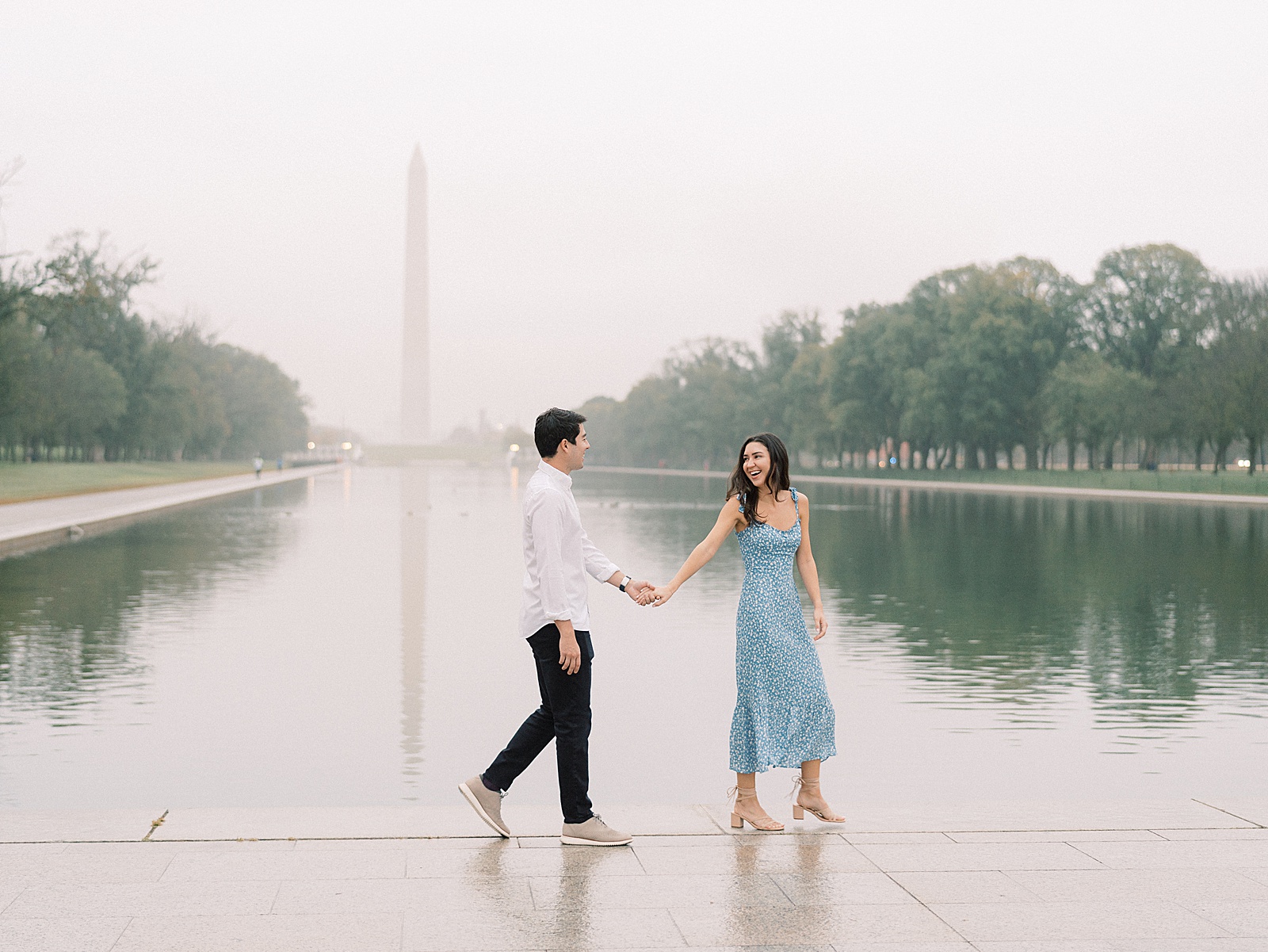 fall lincoln memorial engagement portraits