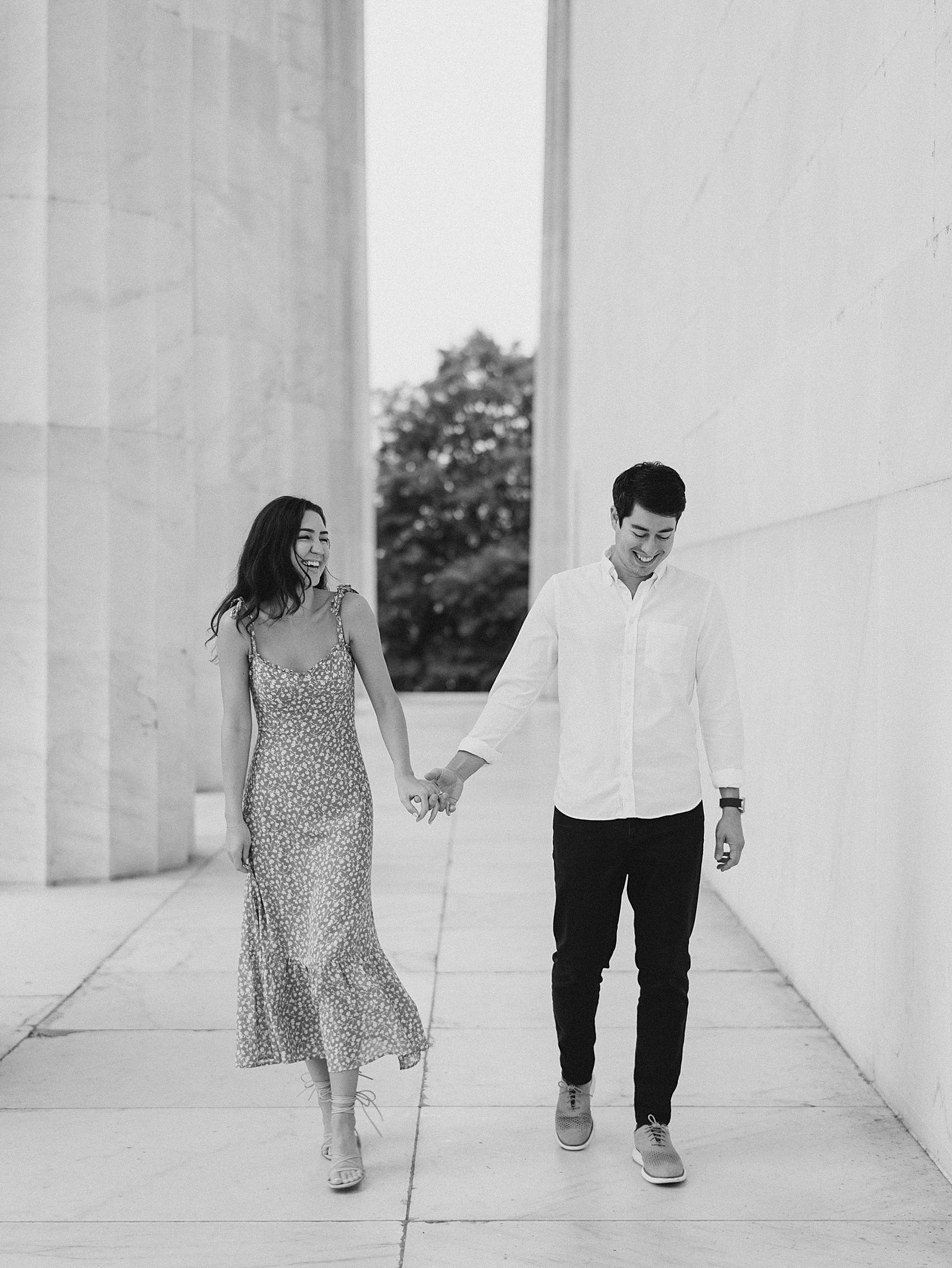 fall lincoln memorial engagement portraits
